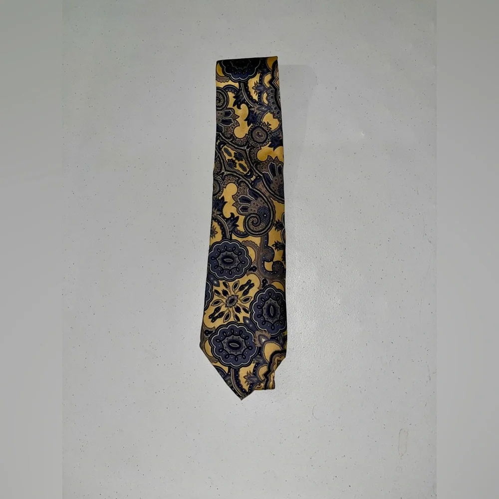 NIBag Van Heusen Silk Paisley Tie